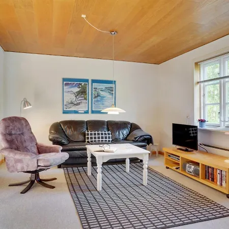 Holiday home Hildegunn - 200m From The Sea In Ne Jutland By Interhome *